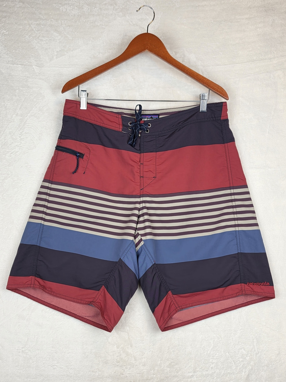 Patagonia Board Shorts Mens 33 Striped Navy Red Blue Swim‎ Trunks Nylon